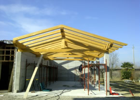 Esempio di garage confinanti