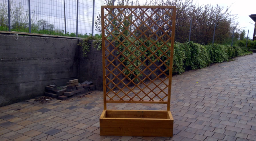 Esempio di portafiori con grigliato